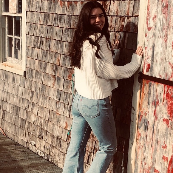 Meet your Posher, Alyx - Picture 2 of 2